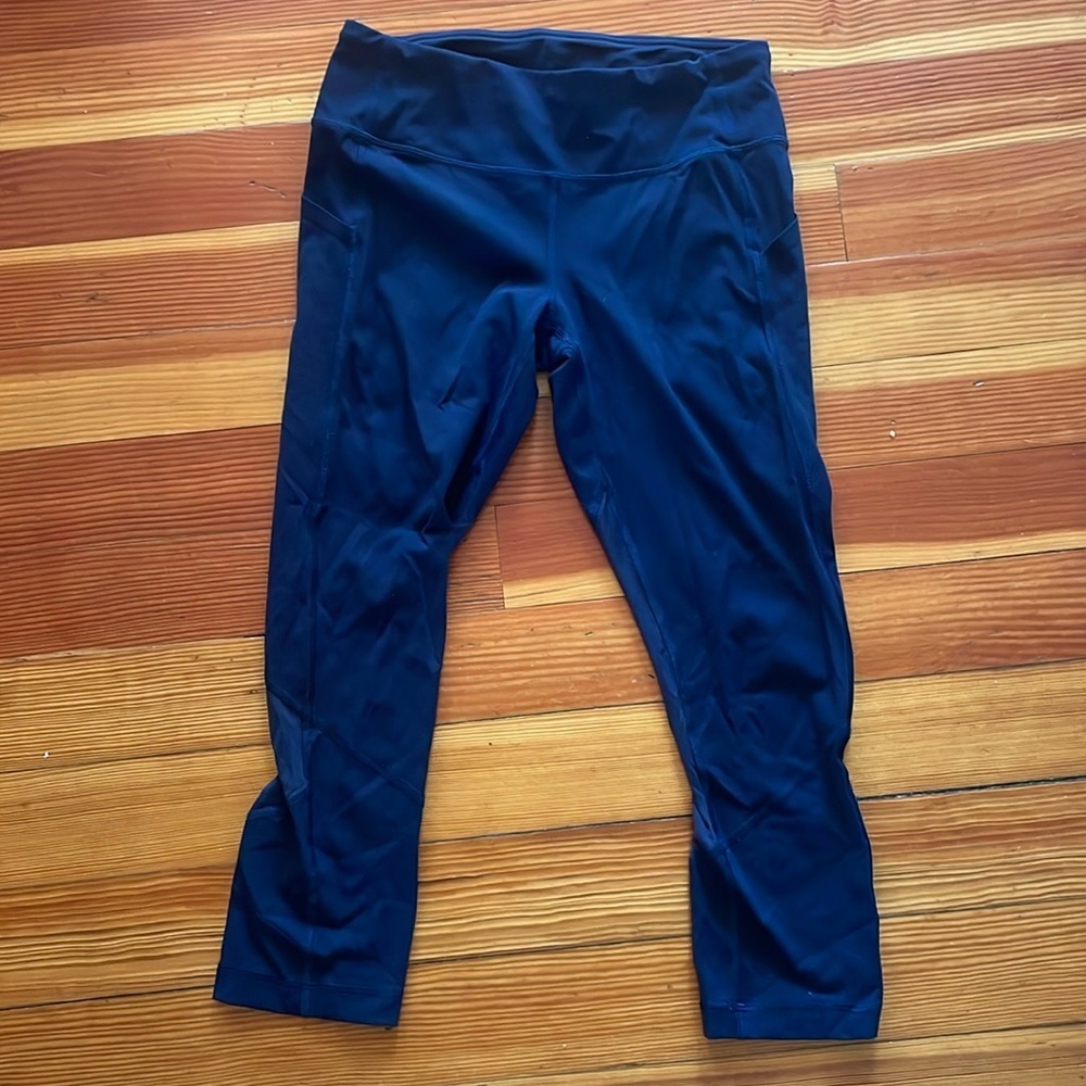 Navy Lululemon Cropped Leggings - size 6
